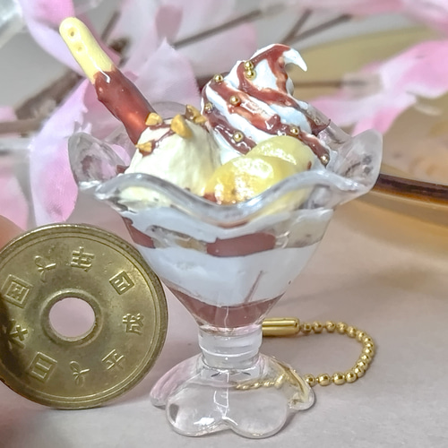 ツヤ可愛い！チョコバナナパフェのボールドチェーン フェイクスイーツ