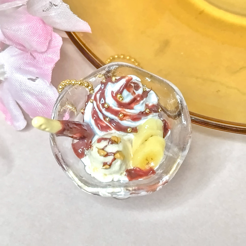 ツヤ可愛い！チョコバナナパフェのボールドチェーン フェイクスイーツ