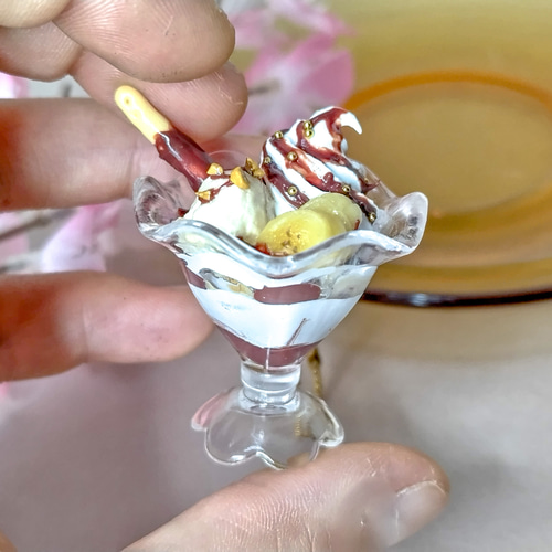ツヤ可愛い！チョコバナナパフェのボールドチェーン フェイクスイーツ