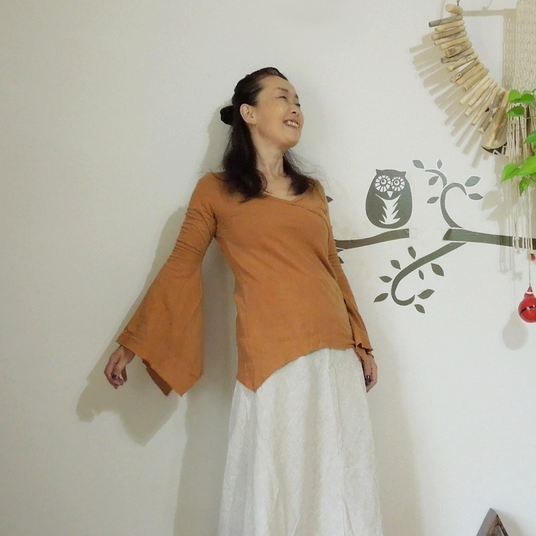 【SALE】asana カシュクール風 フレアースリーブトップ●草木染めブラウン系