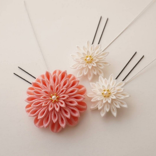 受注】つまみ細工のお花髪飾り-ピンク&白- 成人式 卒業式 袴 振袖 