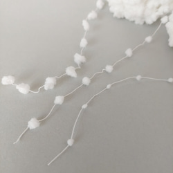 B259「ミニポンポンヤーン(ホワイト)」素材糸　引き揃え糸 5枚目の画像
