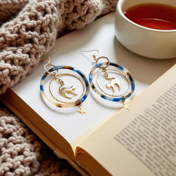 Key of Life★猫の宇宙旅行★サージカルステンレスピアス/イヤリング ブルー×ブラウン 大ぶり フープ ねこ 3枚目の画像