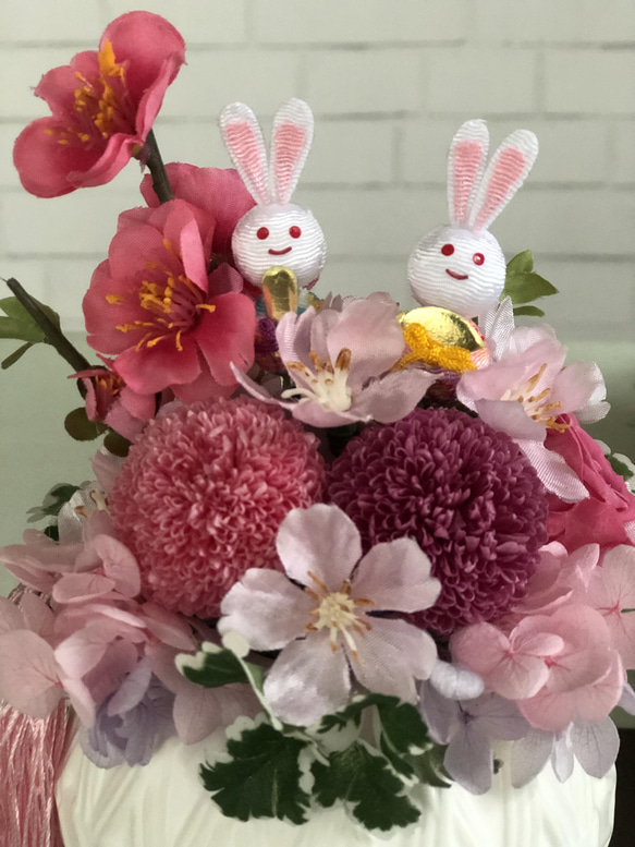 桃の節句　雛祭り　プリザーブドフラワーとアーティフッシャルフラワーのキュートなアレンジメント 3枚目の画像