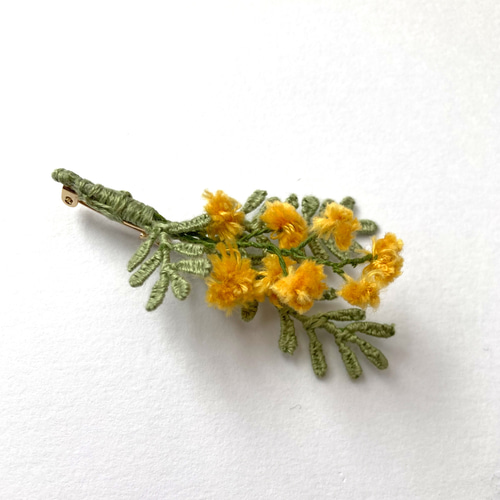 週末特価)立体刺繍 リースブローチ ac00794b52ce14dae300412dfd9101