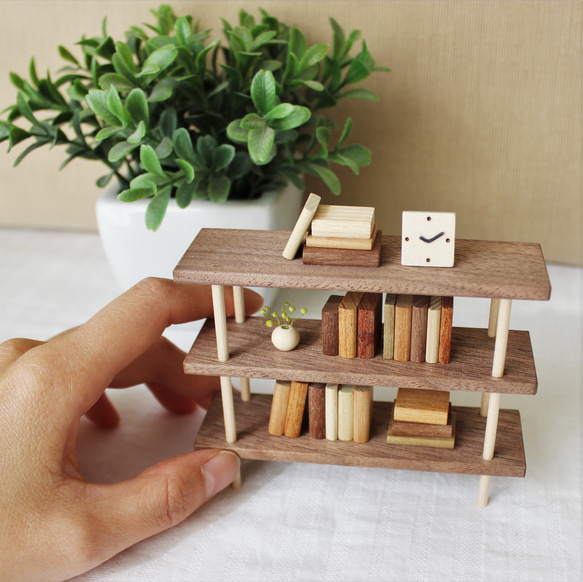 木製ミニチュア本棚 オープンシェルフ型（茶色） 2枚目の画像