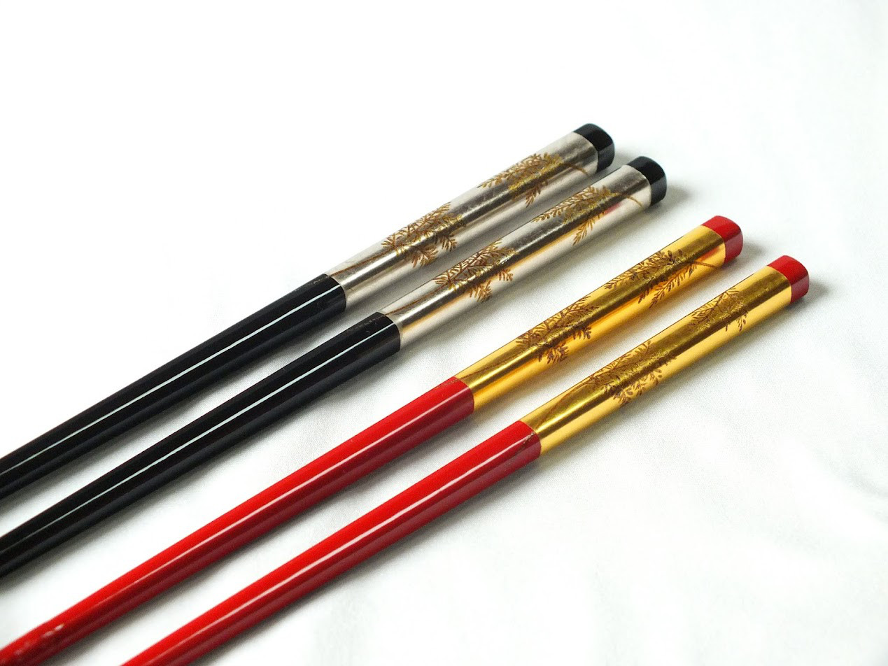 四角石目塗夫婦箸　プラチナ箔黒塗・金箔朱塗「うらじろ」木製漆塗（24053001）