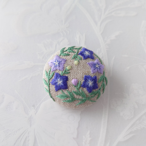 刺繍ブローチ「桔梗」くるみボタン ブローチ 薄荷のドロップ