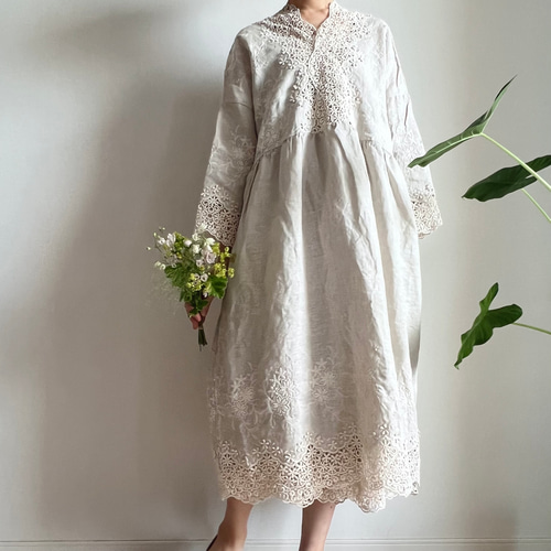 【美品】Ito hari工房Vネックレースワンピース　アイボリー Vネック立体レースワンピース(長袖)リネン生成 ワンピース Ito
