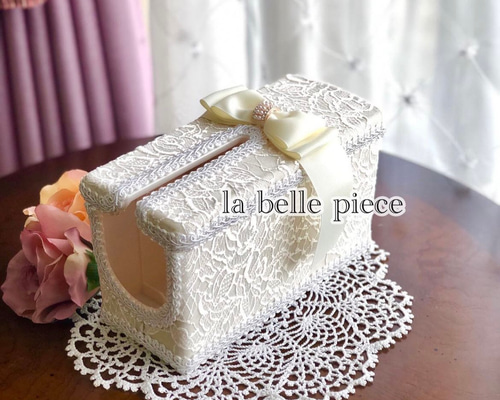 コロコロケース ホワイト リボン レースのようなローズ柄 ビジュー