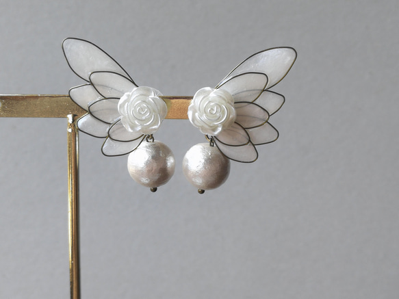 The angel wing pierced earring 第3張的照片