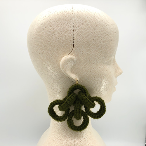 かぎ針編み輪っかモチーフてんこ盛りピアスイヤリング 原色アクリル