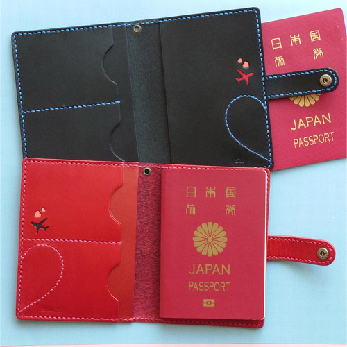 ◇特集掲載【受注制作】【黒×赤ペア】ハート刺繍と飛行機