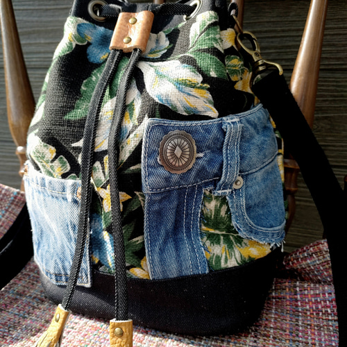 一点限定！アイランドリーフ柄×デニムリメイク 巾着型ショルダーバッグ
