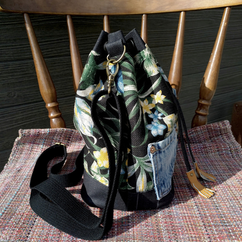 一点限定！アイランドリーフ柄×デニムリメイク 巾着型ショルダーバッグ