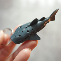 植鞣 牛革 純手工製 迷你 鯨鯊 豆腐鯊 鑰匙圈 第3張的照片