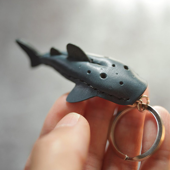 植鞣 牛革 純手工製 迷你 鯨鯊 豆腐鯊 鑰匙圈 第1張的照片