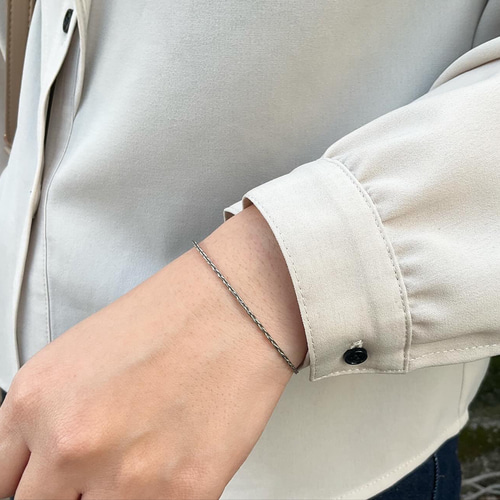 手首が細く見える！とっても華奢な、温泉も付けっぱなしで大丈夫  