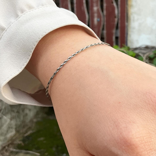 手首が細く見える！とっても華奢な、温泉も付けっぱなしで大丈夫  