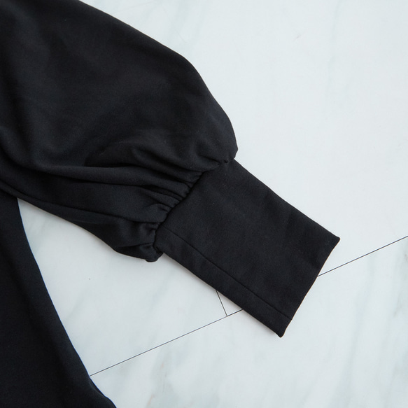 透明瓶頸氣球袖長袖黑色 第19張的照片