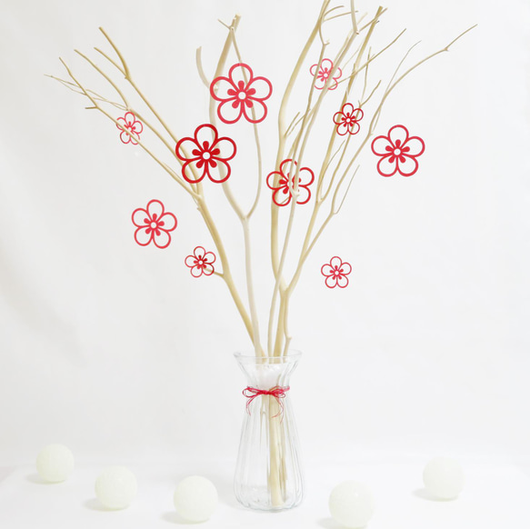 【和婚飾り】赤が映える梅オーナメント　10枚セット　うめの花でウェルカムスペースや和風ウェディングに！お祝いや正月にも！ 2枚目の画像