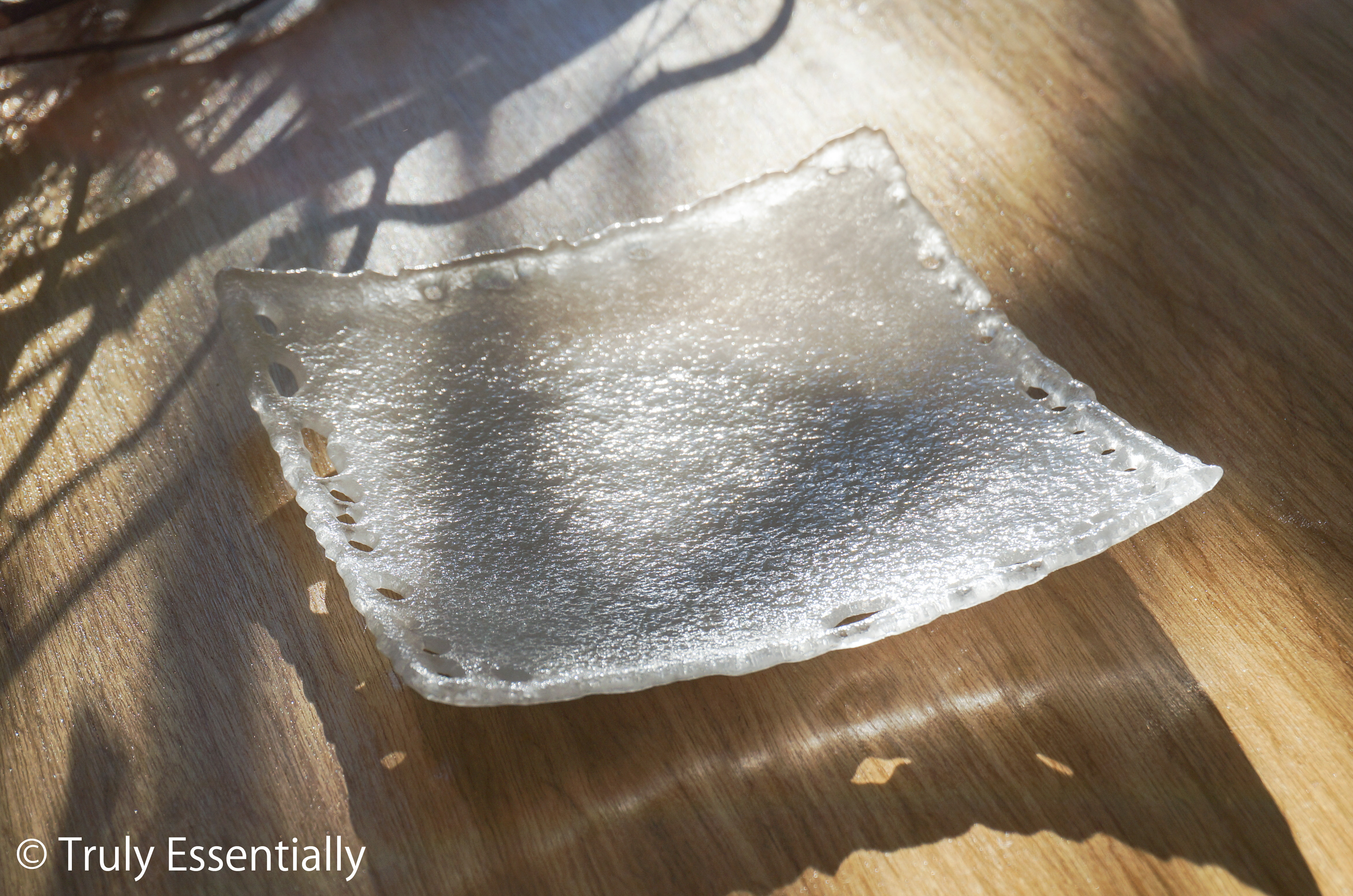 白色ガラスのインテリアトレイ -「 KAZEの肌 」● 17cm・絹目調