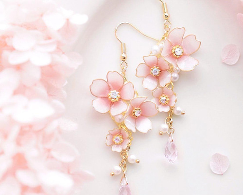 春の踊り子　オレンジ鬼灯とディップアート調　桜　色変化　ピアス　イヤリング 331173d6961dcd71b7d8988a707da7