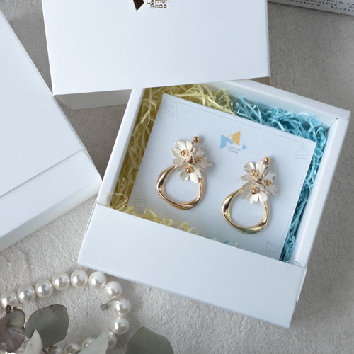 スノーフラワーブーケ フープイヤリング(ピアス) ピアス（フープ