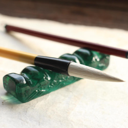 [再次上架] 玻璃書寫工具毛筆架毛筆架“Nami Chidori青海波浪Midori” 第1張的照片