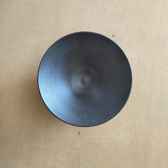 【訳あり品】天目鉢（大）／黒・焼き〆陶器（レンジ、オーブン、食洗機ＯＫ） 6枚目の画像