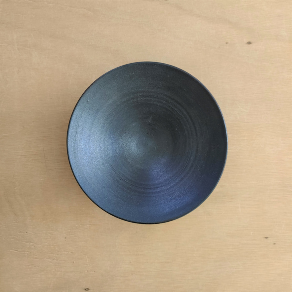 【訳あり品】天目鉢（大）／黒・焼き〆陶器（レンジ、オーブン、食洗機ＯＫ） 4枚目の画像