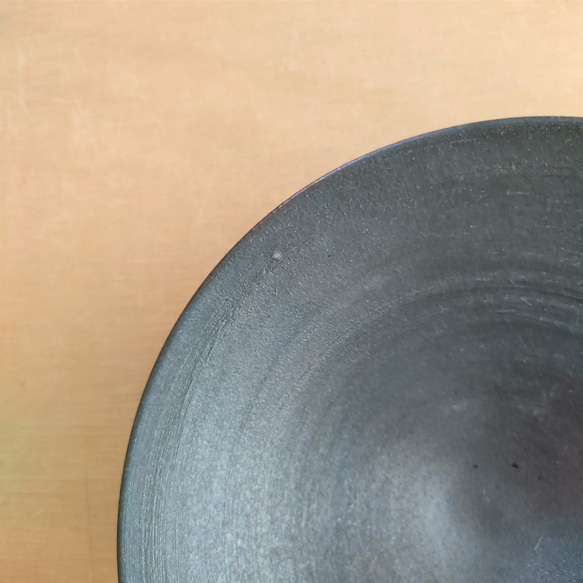 【訳あり品】天目鉢（大）／黒・焼き〆陶器（レンジ、オーブン、食洗機ＯＫ） 5枚目の画像