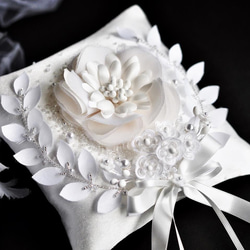 【ゼグシィ掲載】月桂樹　シルクの大輪の白い花　オートクチュール刺繡リングピロー 5枚目の画像