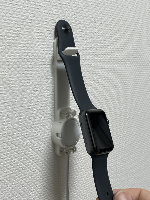 【充電ケーブル固定】Apple Watch 壁掛け充電スタンド（スポーツバンド用） 1枚目の画像