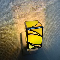ステンドグラスコンセントライト　water surface(水色、黄緑色) 4枚目の画像