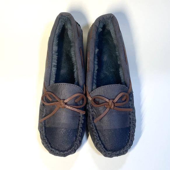 輕鬆又輕鬆！溫暖的雙色緞帶莫卡辛鞋，配有堅固的蟒蛇皮（深灰色 x 黑色閃光）24.0-26.0 厘米 第2張的照片