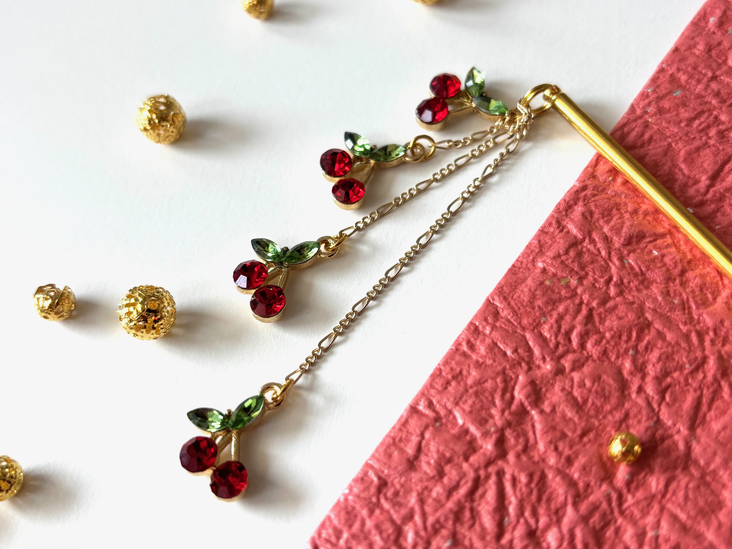 かんざし　さくらんぼのガラスチャーム４連　赤　レッド　サクランボ　グリーン　リーフ　葉　一本挿し　一本簪