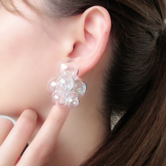 再販187《雑誌LDK掲載》あつまる、虹色シャボン玉。(ピアス・イヤリング) 【メルマガ・特集掲載作品】 2枚目の画像