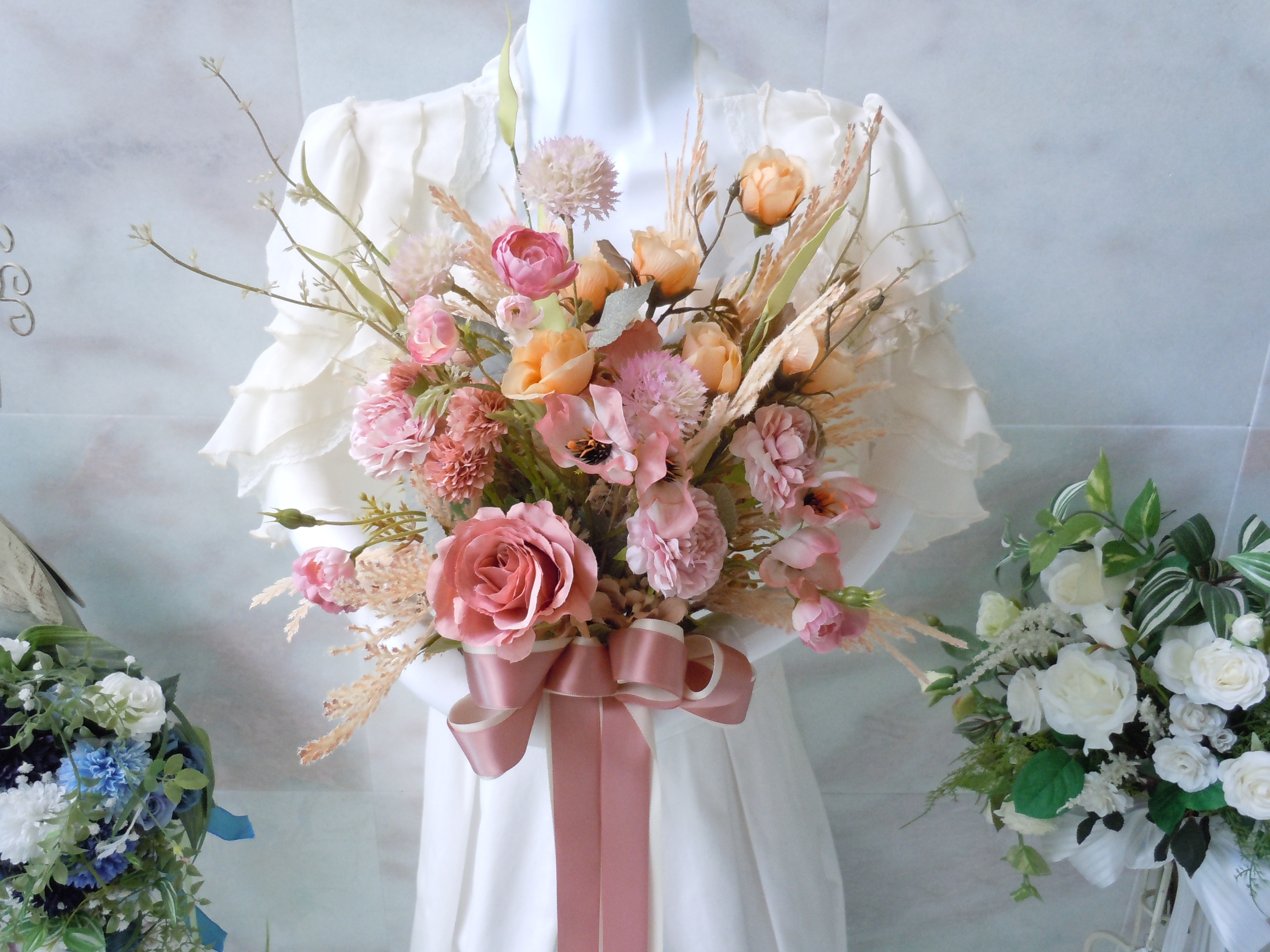 特価◆アプリコットカラーとピンクの可愛い色合い＊クラッチブーケ◆ニュアンスカラー ウエディングブーケ ふわふわパンパス