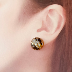 ヌメ革で作った落ち葉のレザーピアス/イヤリング ピアス（フック