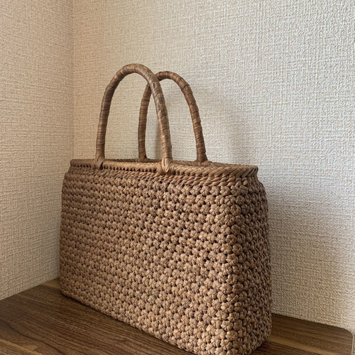 【秋冬】山葡萄籠バッグ　手作り　山葡萄かごバッグ　内布付き、小粒花編み 秋冬】山葡萄かごバッグ 手作り 山葡萄籠バッグ 小粒花編み