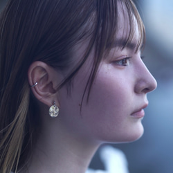 満月のようなコインの14kgfピアス コインピアス　金属アレルギー対応　メンズ　ゴールド　サージカルステンレス　冬 4枚目の画像