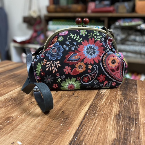 受注製作】木玉がかわいい！がま口ショルダーバッグ ゴブラン織り黒の