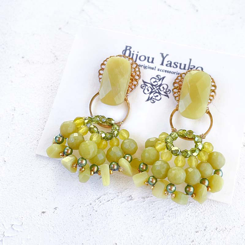 黄緑 ミモザ  天然石 ピアス・イヤリング 春 イエロー グリーン イヤリング 揺れる ビジュー 大ぶり 金属アレルギー
