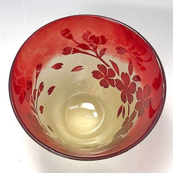 季節のぐい呑み「桜」赤とアンバー色の綺麗なグラスです 2枚目の画像