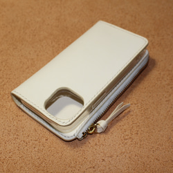 iPhone13mini用　全機種製作可　手帳型スマホケース　ミネルバボックス・ビアンコ（白） 1枚目の画像