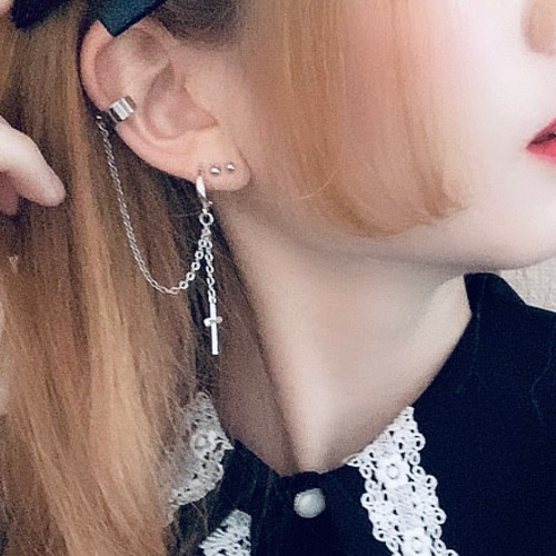 クロスのチェーンピアス / 十字架 メンズ シルバー 片耳 軟骨 量産型