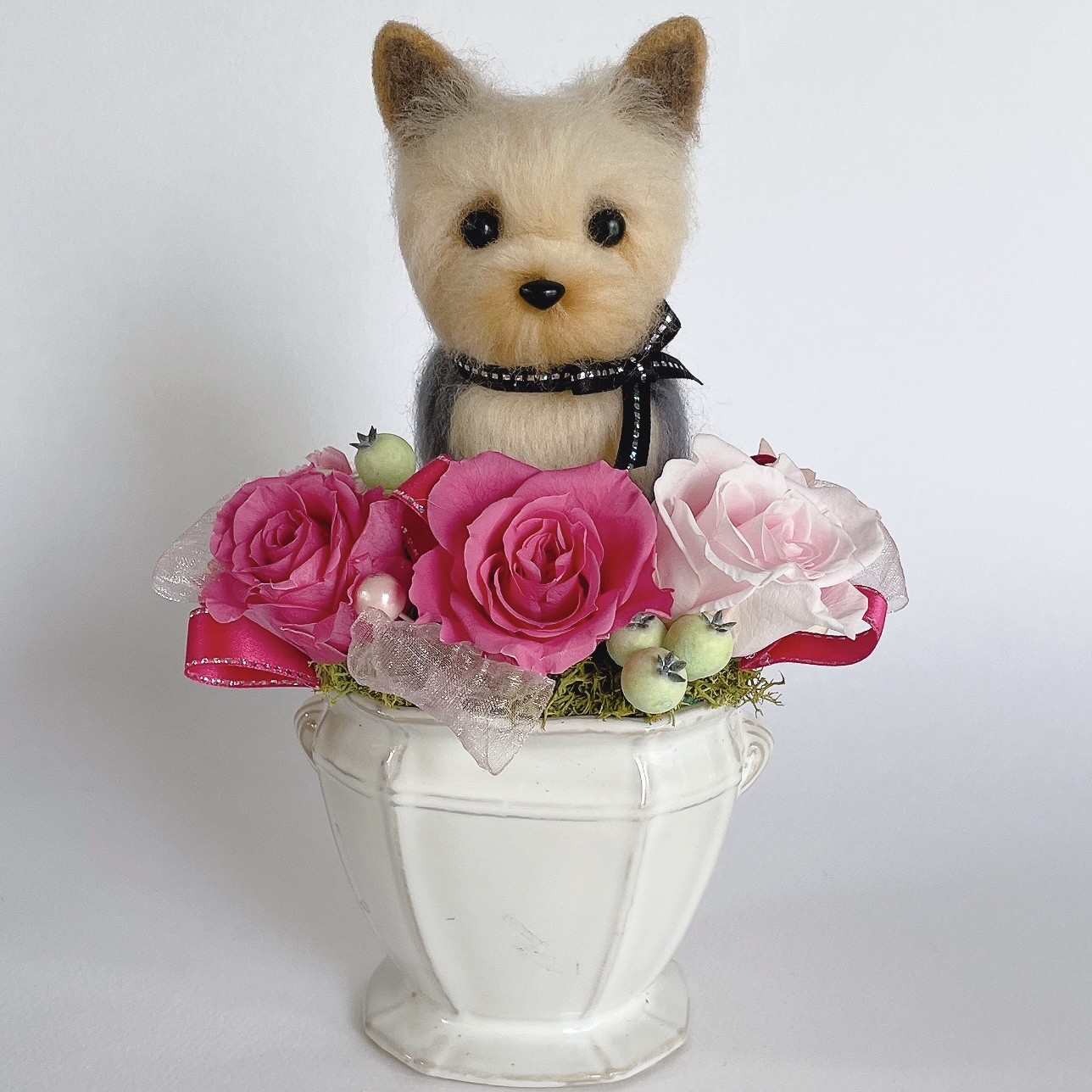 ヨークシャテリアのプリザーブドフラワーアレンジメント（ピンク）犬　母の日