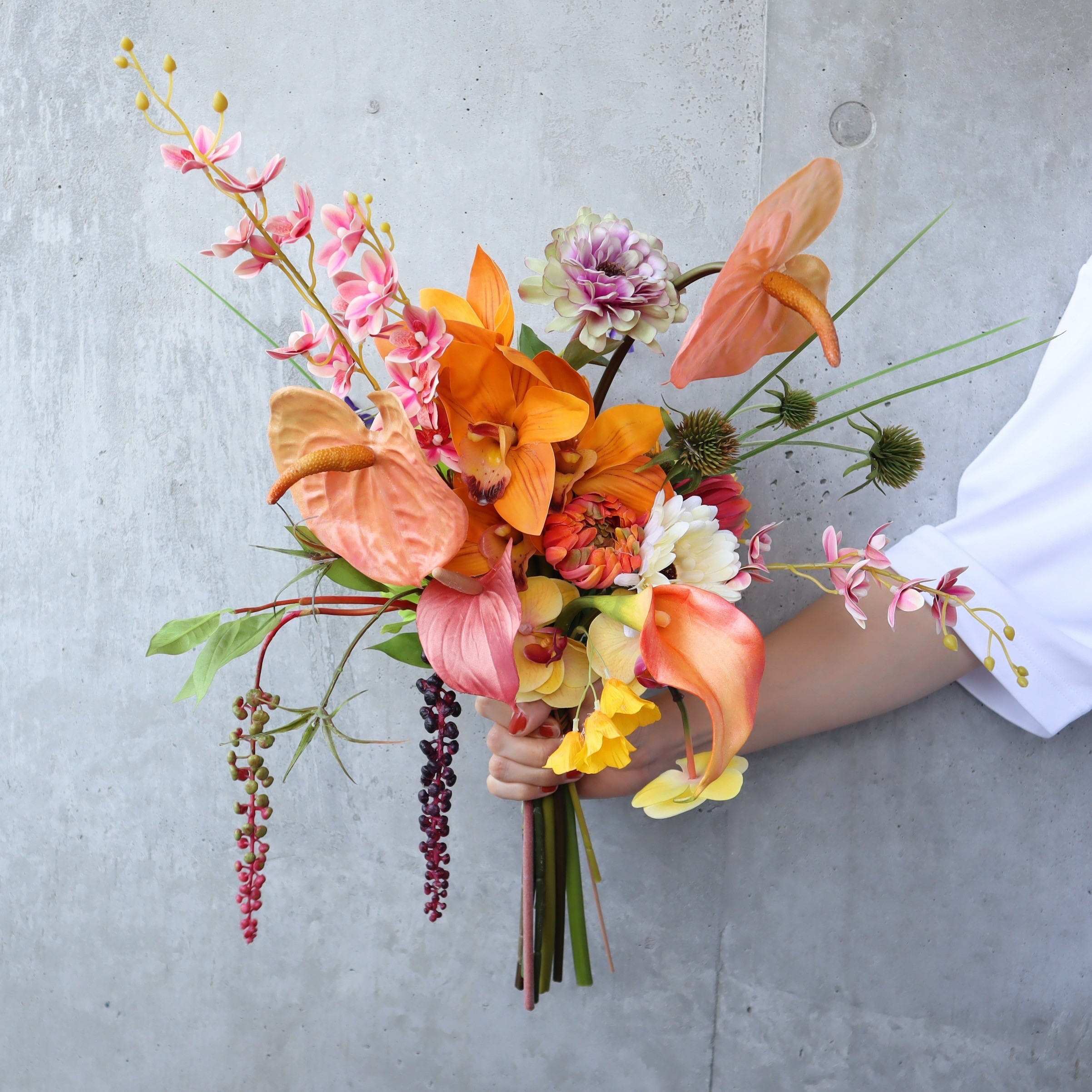 軽やかなトレンド花材を束ねたサンセットフラワーブーケ ウェディングブーケ テラコッタブーケ