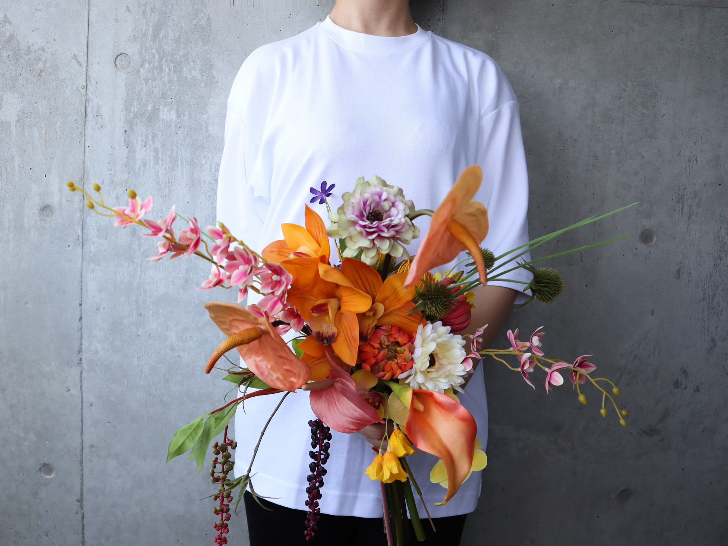 軽やかなトレンド花材を束ねたサンセットフラワーブーケ ウェディングブーケ テラコッタブーケ